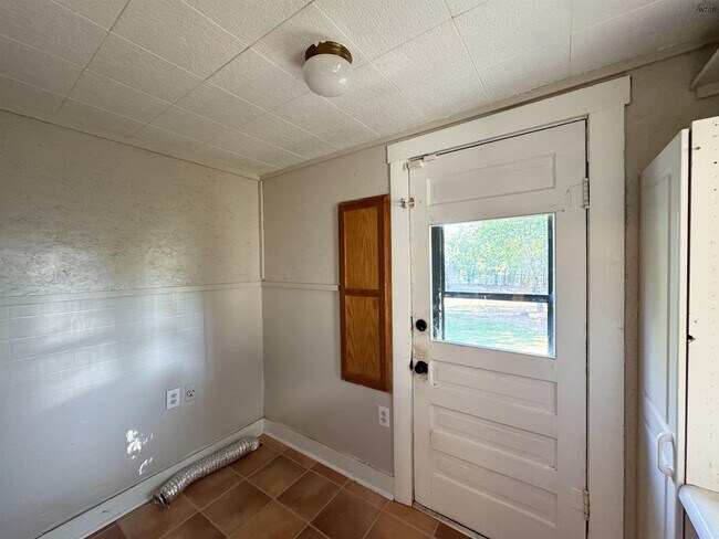 Building Photo - 3107 Hollywood Ave