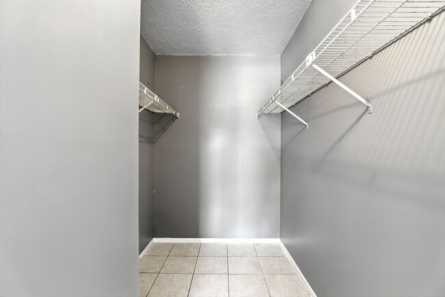 Building Photo - 8201 Sun Spring Cir