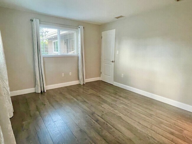Building Photo - Newly Remodeled 3 Bedroom 2 Bathroom House...