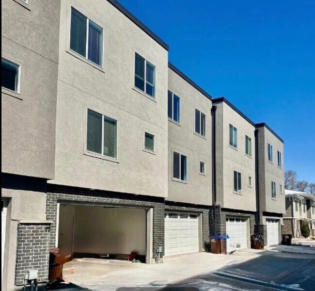 Building Photo - 5512 Victory Lap Ct