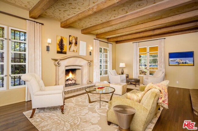 Building Photo - 500 N Las Palmas Ave