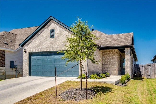Building Photo - 802 Papaya Dr