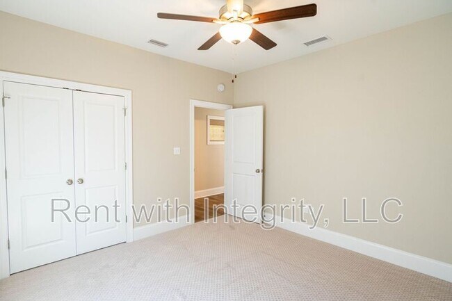 Building Photo - 165 Benoit Cir