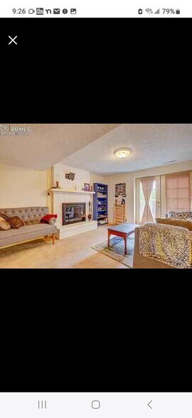 Building Photo - 805 Paradise Ln