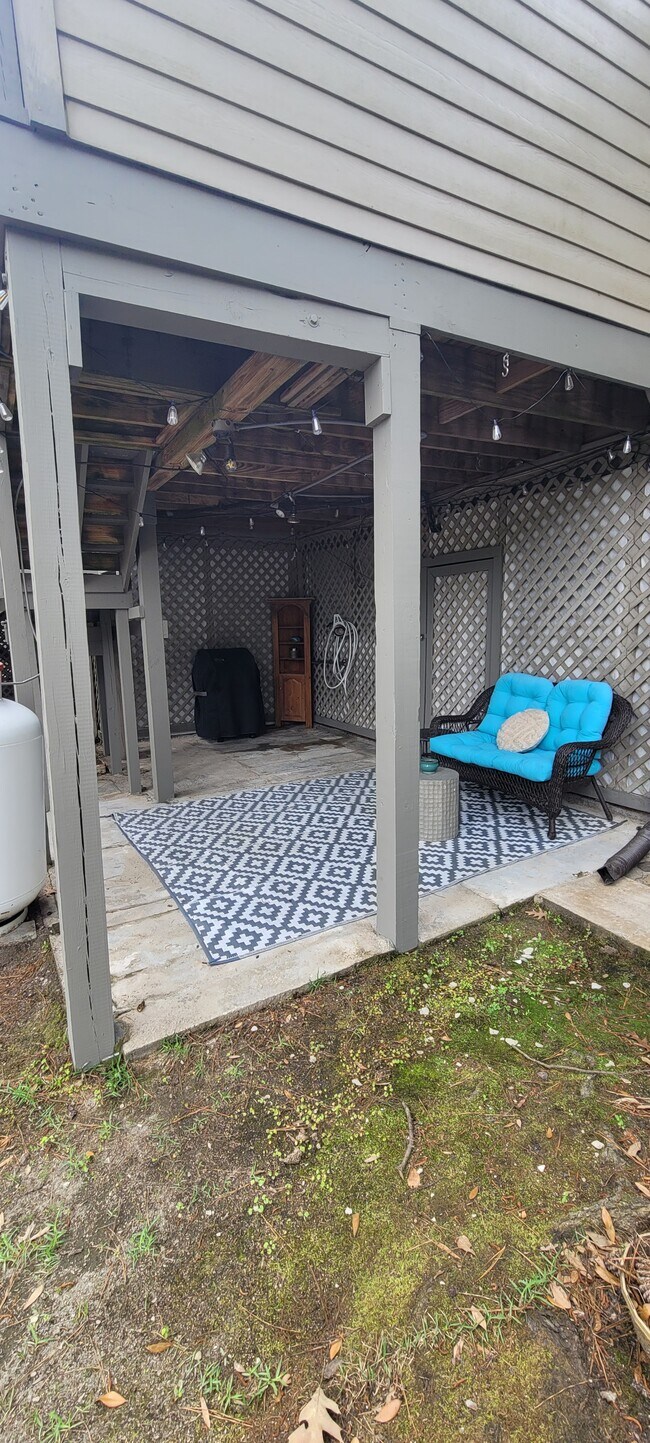 Building Photo - 166 River Breeze Dr