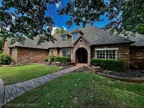 Building Photo - 1801 Oak Forest Dr