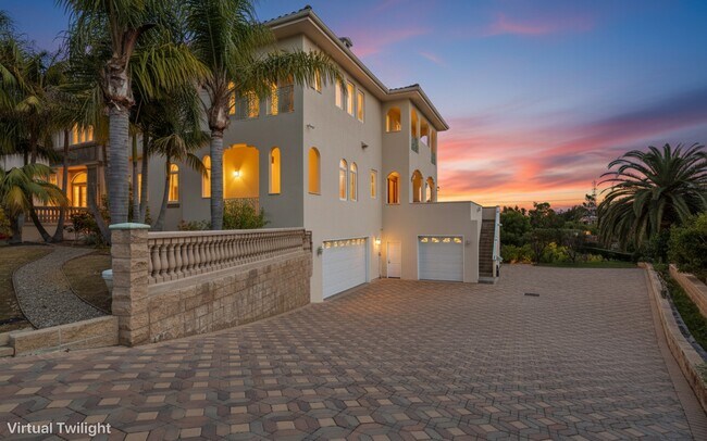 Building Photo - 30702 Hilltop Way