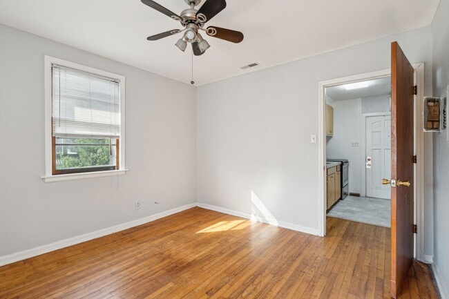 Building Photo - Quaint One BR Frog Rental - Steps from Park Circle with Private Yard!