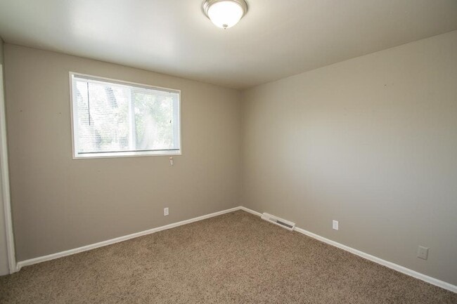 Building Photo - 3375 Moorhead Ave