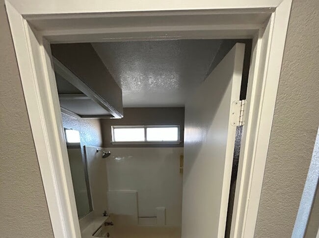 Building Photo - Pleasanton Shadow Cliffs, 3 Bed. 2.5 Bath, Near Top Schools!