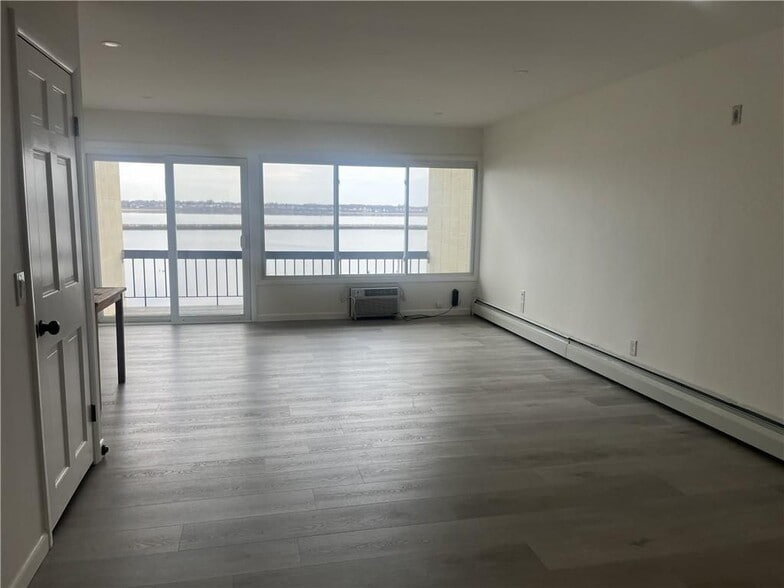 Building Photo - 400 Narragansett Pkwy