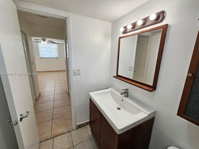 Building Photo - 441 NE 195th St