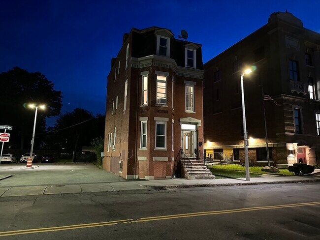 Primary Photo - 349 Dudley St