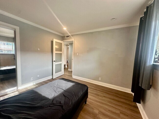 Building Photo - 1357 Phelps Ave