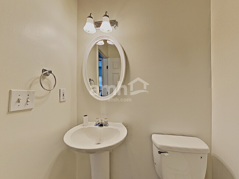 Building Photo - 2137 Tallapoosa Dr