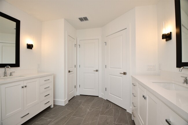 Building Photo - 2209 Via Laura Ln