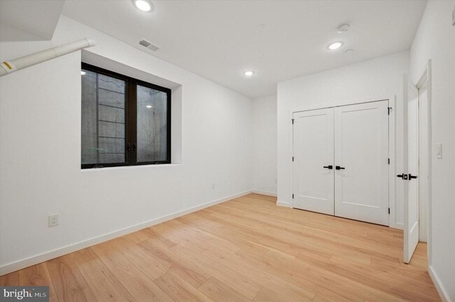 Building Photo - 871 N 20th St