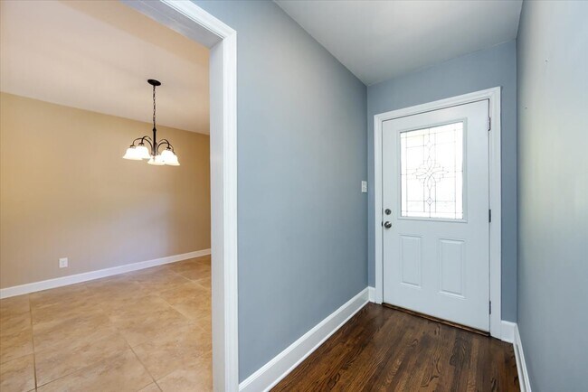 Building Photo - 5400 Farmbrook Dr