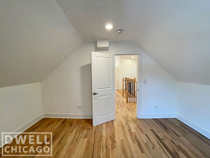 Building Photo - 1851 W Dickens Ave