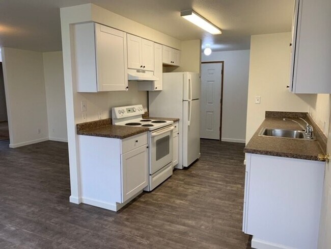 Building Photo - 1350 Alder Dr