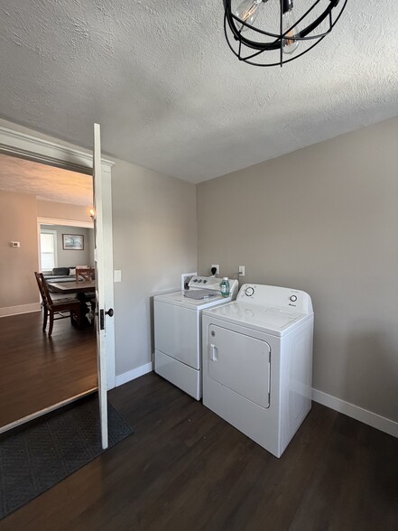 Building Photo - 512 Hancock St