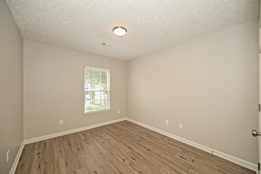 Building Photo - 4002 Deer Run Trace