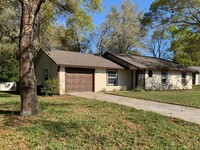 Building Photo - Open Floorplan in Quiet Neighborhood