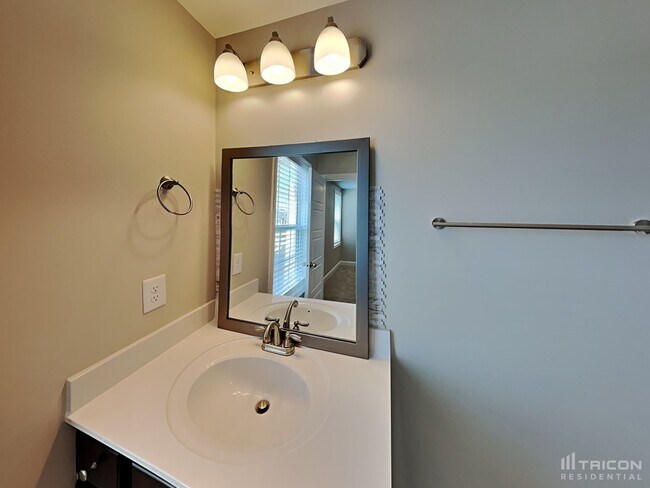 Building Photo - 633 Battery Ct
