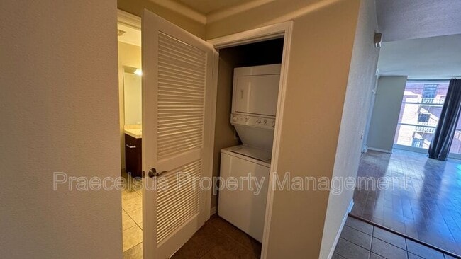 Building Photo - 530 K St