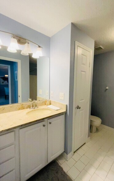 Building Photo - 501 Knights Run Ave