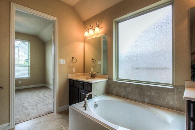 Building Photo - 123 Colton Ct