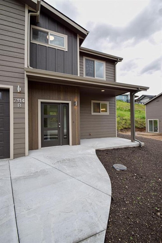 Building Photo - New South Hills Duplex Stunner!