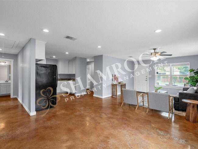 Building Photo - 1107 Primrose Dr