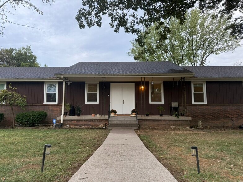 Building Photo - 214 Rosehill Dr