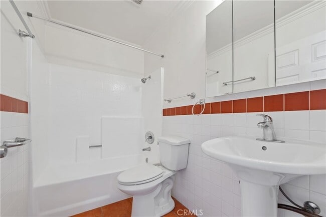 Building Photo - 6042 Barton Ave