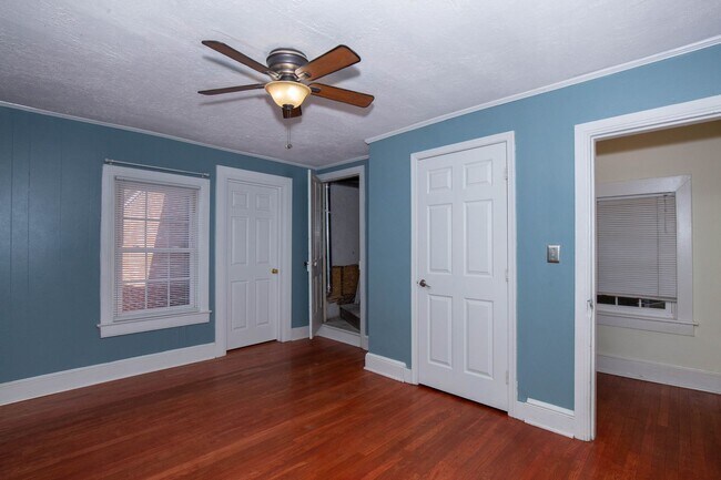 Building Photo - 2 Bedroom, 1.5 Bath, Duplex in Historic Martinsburg, WV