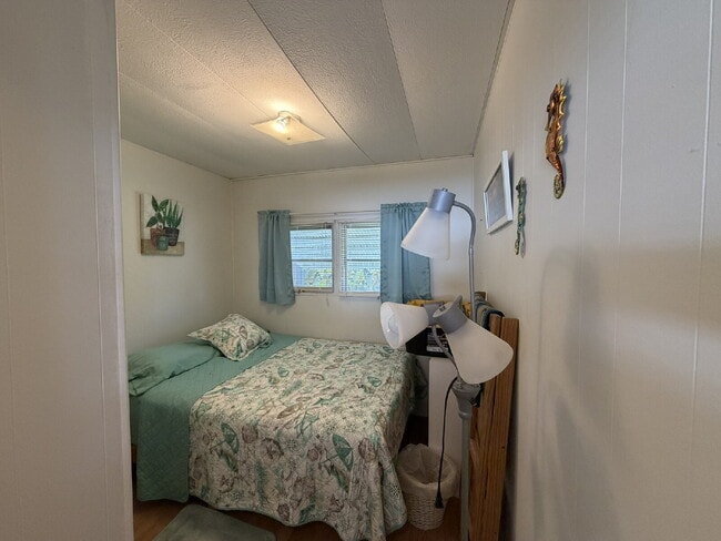 Building Photo - "Cozy 2-Bed Oasis in Nokomis, FL – Nokomis Lake Village Retreat!"