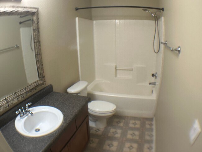 Building Photo - Great studio condo in the Arbors!