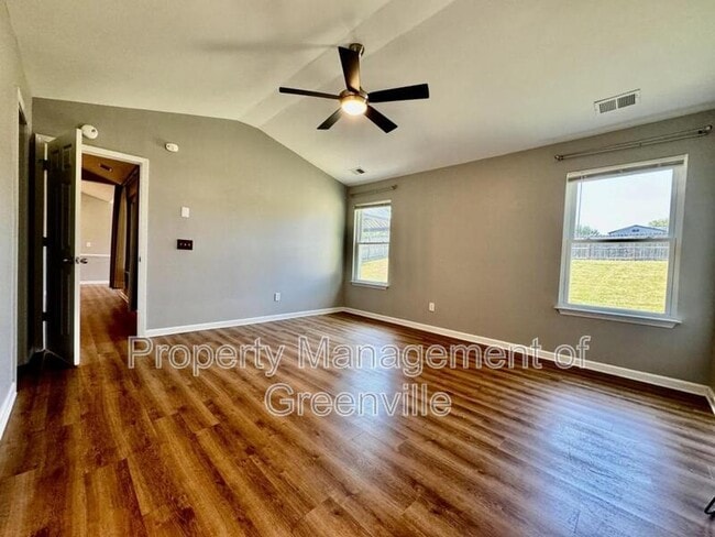 Building Photo - 603 Fairview Lake Way