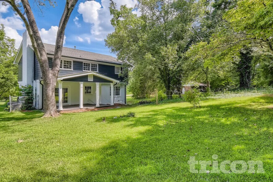 Building Photo - 535 Circle Dr