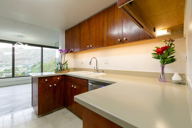 Building Photo - 250 Kawaihae St