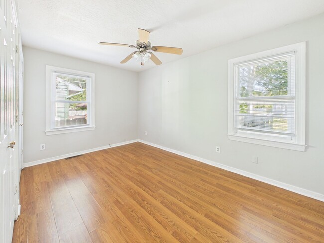 Building Photo - 835 Winnetka Ave