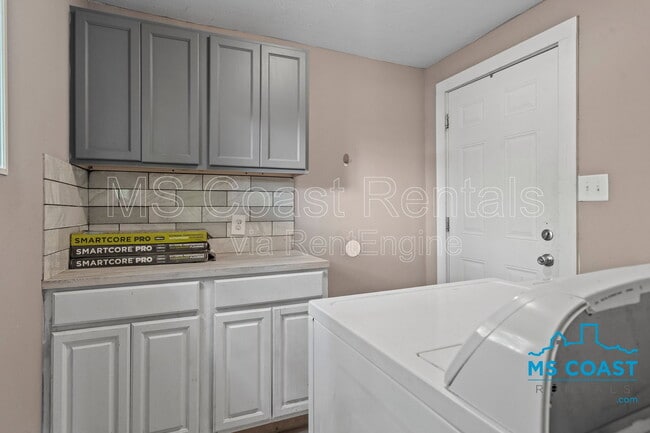 Building Photo - 2538 Bryn Mawr Ave