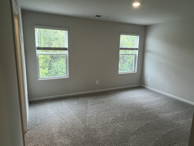 Building Photo - Newer3 Bed townhome in Concord