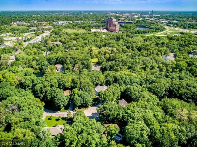 Building Photo - 14888 Pondview Cir