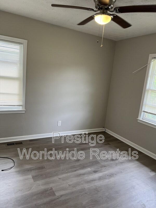 Building Photo - 4483 Oriole St