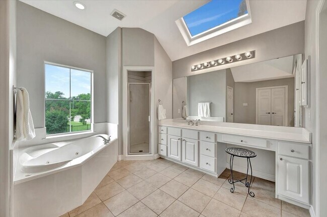 Building Photo - 12430 Timber Hollow