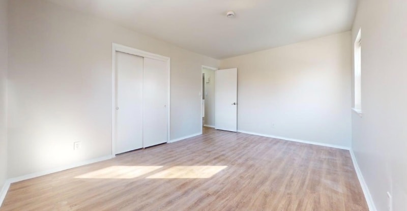 Building Photo - 110-41 62nd Dr