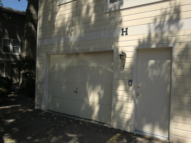 Building Photo - 3200 Azalea Dr