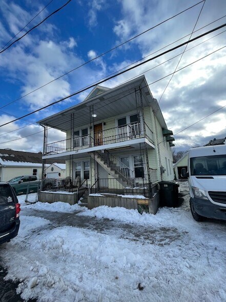 Building Photo - 28 Leversee Ave